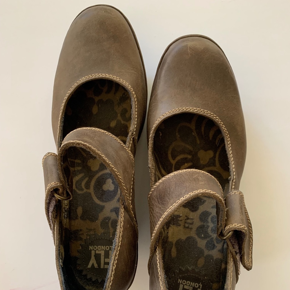 Fly shoes